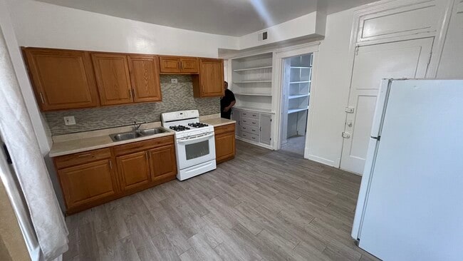 Building Photo - 3737 N Kilpatrick Ave