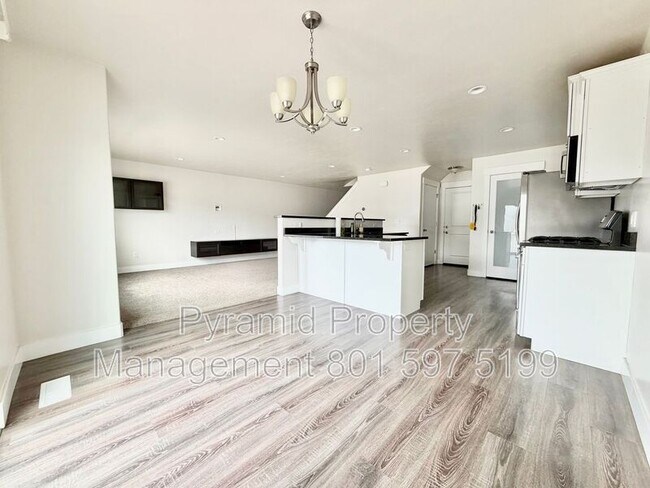 Building Photo - 15122 Gallant Dr