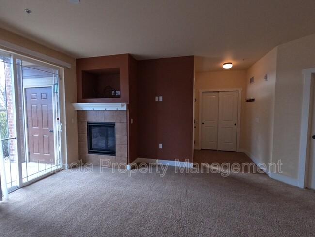 Foto del edificio - 2445 Windrow Dr