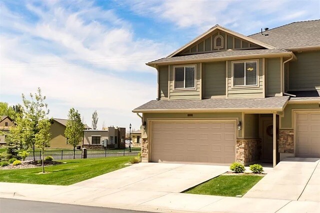 Primary Photo - 3113 N Whitetail Dr