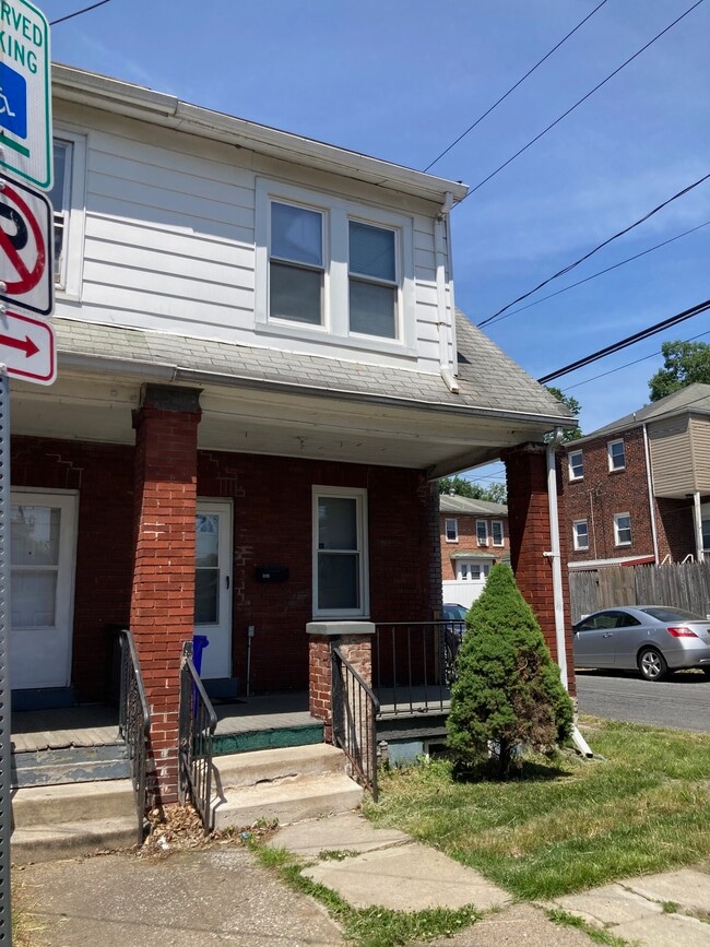 Building Photo - 800 S 27th St