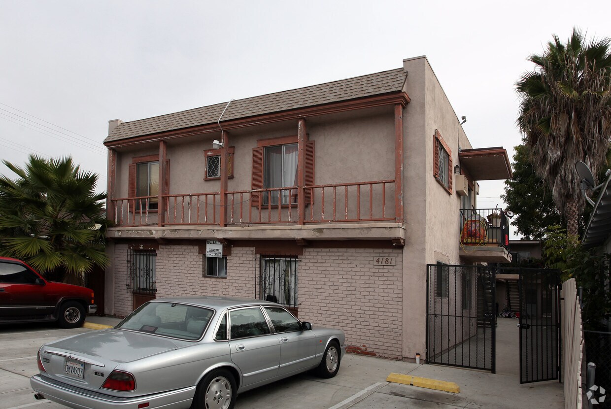 Primary Photo - 4181 Van Dyke Ave