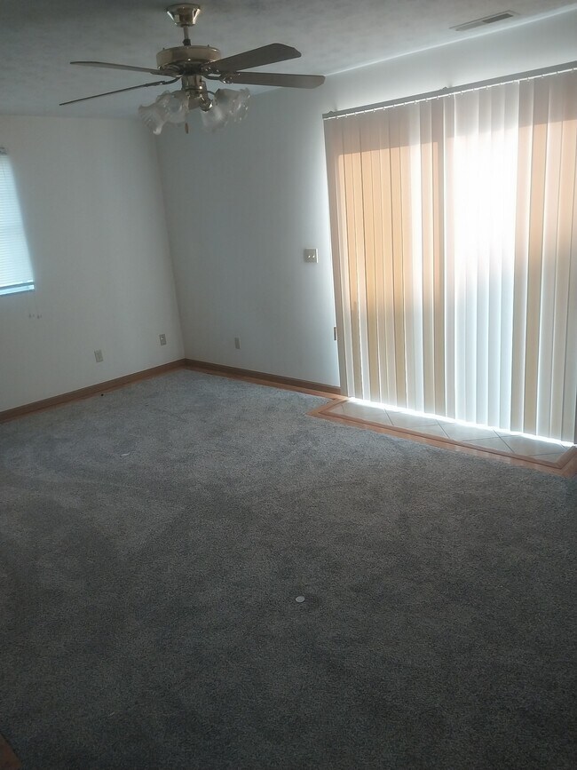 Foto del edificio - 246 Henson Ave