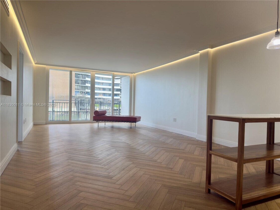 Foto principal - 770 NE 69th St