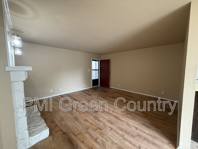 Building Photo - 4334 E 67th St