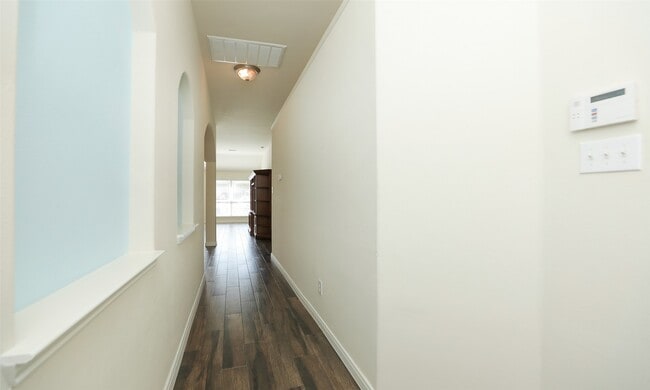 Foto del edificio - 10914 Barker View Dr