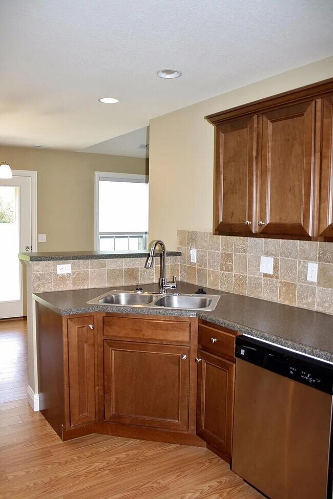 Building Photo - 4500 Weybridge Dr