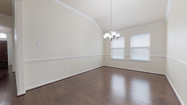 Building Photo - AMAZING 4 BEDROOM IN WHITE ROCK ESTATES FR...