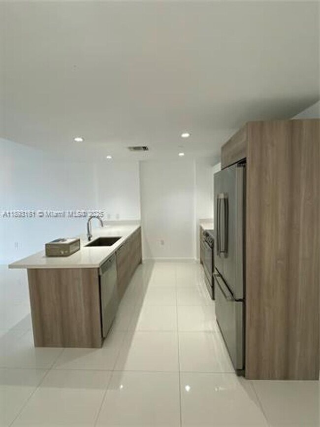 Foto del edificio - 9940 W Bay Harbor Dr
