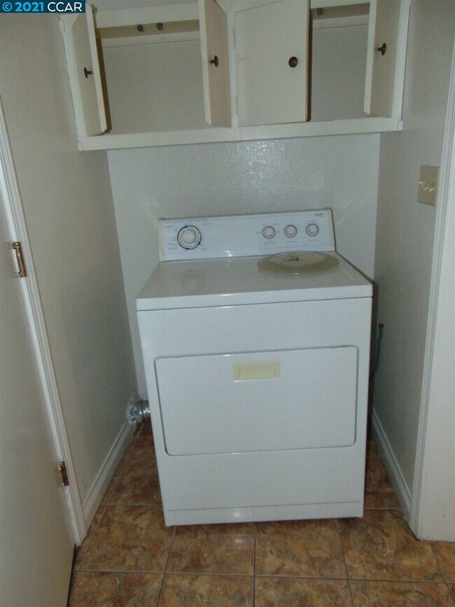 Building Photo - 1300 Black Oak Ct