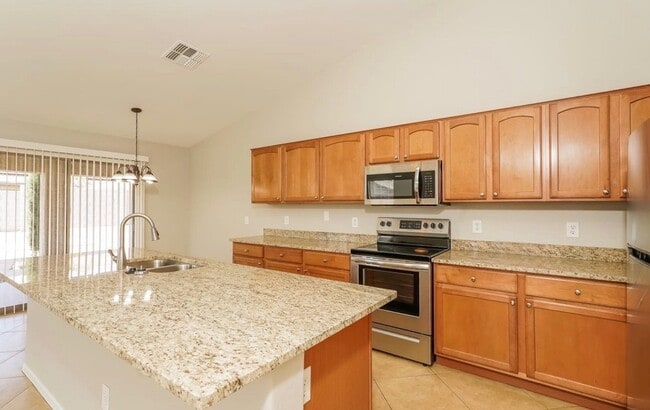 Foto del edificio - 15890 W Pima St