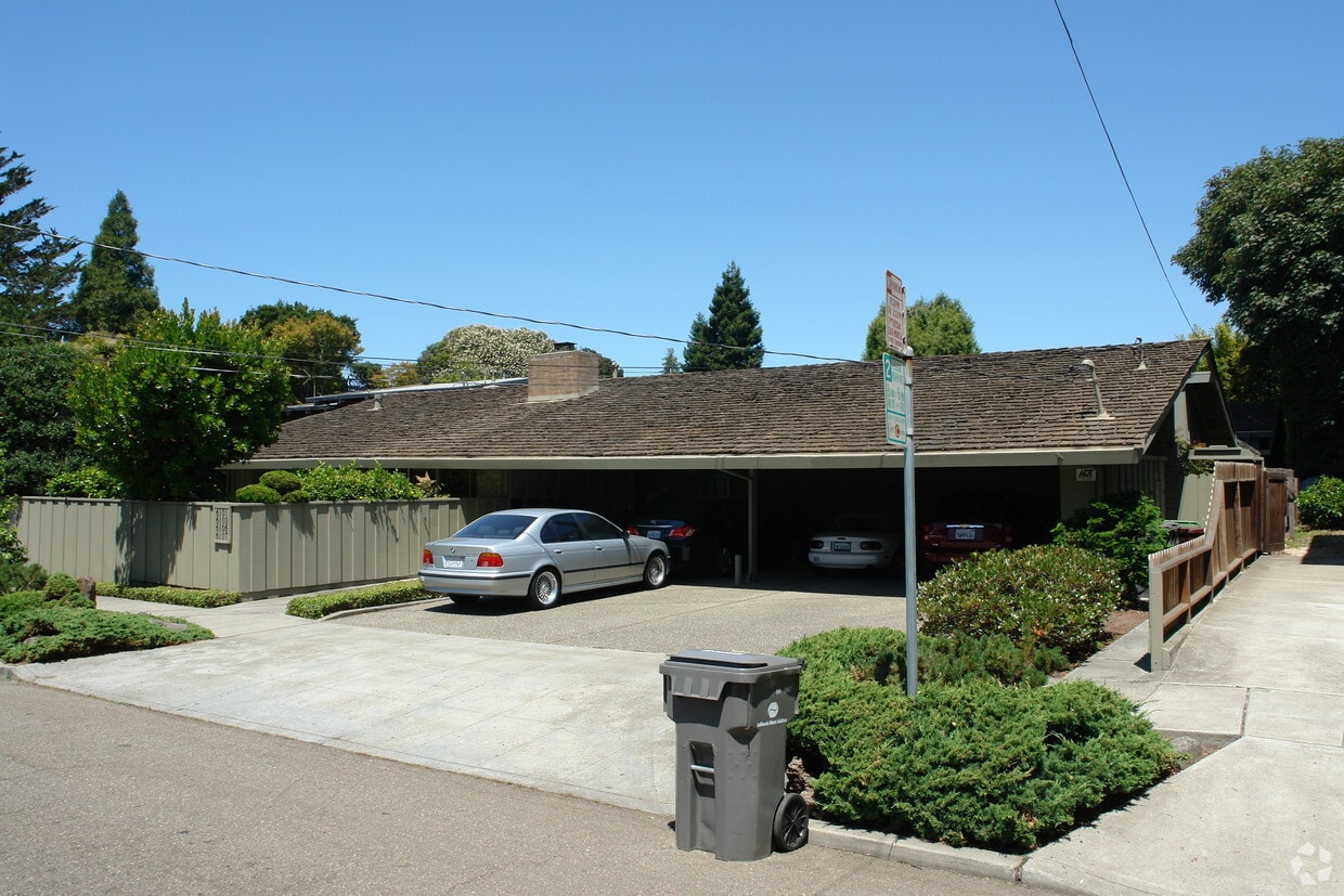 Primary Photo - 6101-6107 Chabot Rd