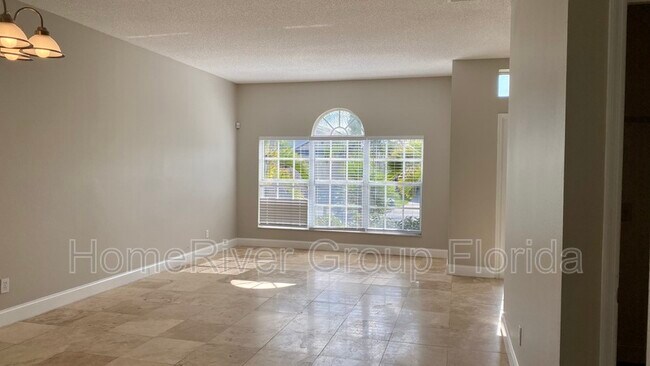 Building Photo - 1717 Snaresbrook Way
