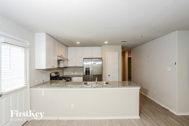 Foto del edificio - 6445 Cotton Ridge