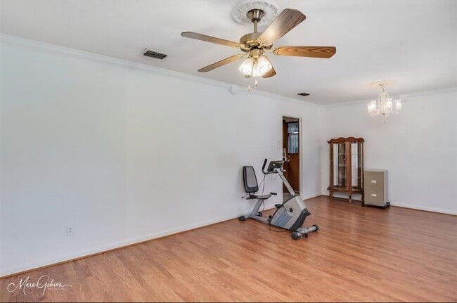 Building Photo - 2201 Hickory Ridge Dr