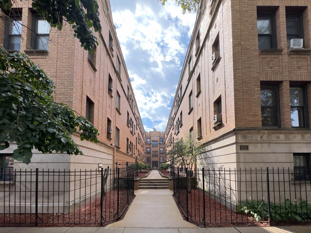 Foto principal - 826 W Cornelia Ave