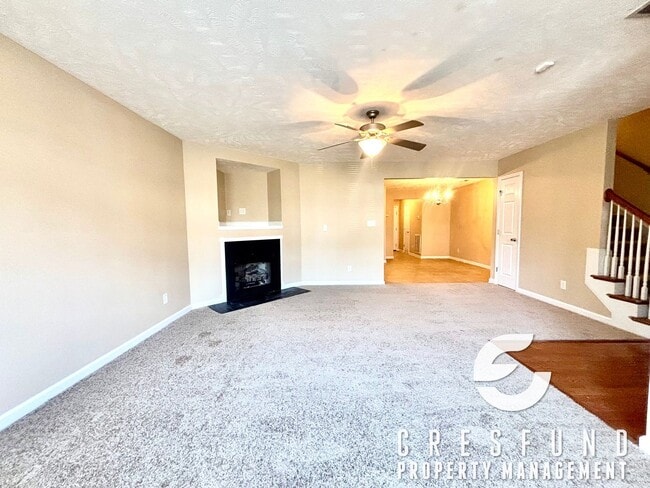 Building Photo - Spacious 3 Bed 2.5 Bath Townhouse - AVAILABLE FOR MOVE IN NOW!