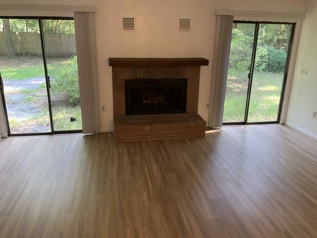Building Photo - 7211 SW 18th Pl