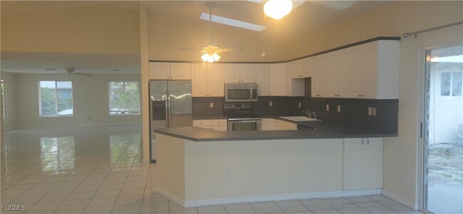 Foto del edificio - 526 102nd Ave N