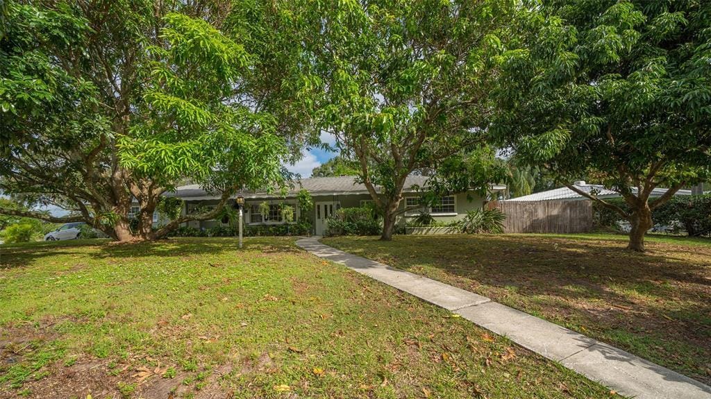 Primary Photo - 2709 Siesta Dr