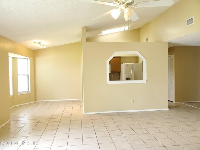Building Photo - 9707 Villiers Dr N