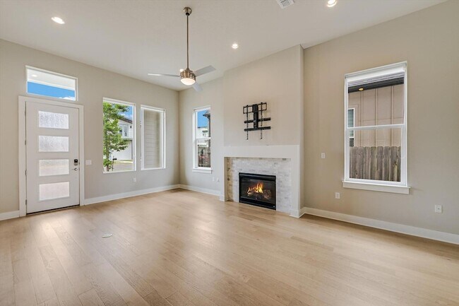 Foto del edificio - 6133 Florencia Ln