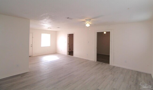 Building Photo - 2217 Kingfisher Way