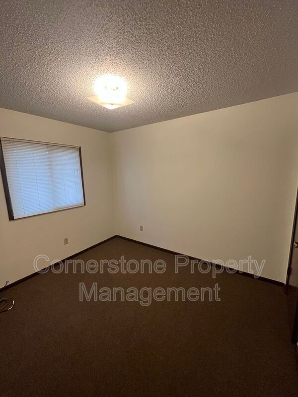 Building Photo - 846 12th Ave