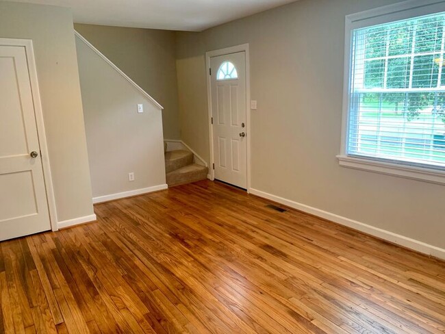 Building Photo - 903 Willow Lawn Dr