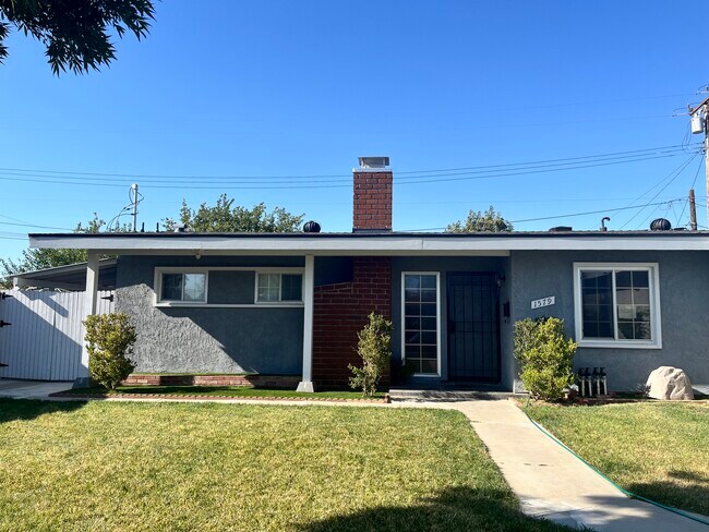 Foto del edificio - 1579 E Ave Q-12