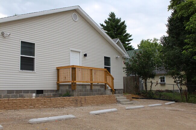 Building Photo - 613 W Riverside Ave