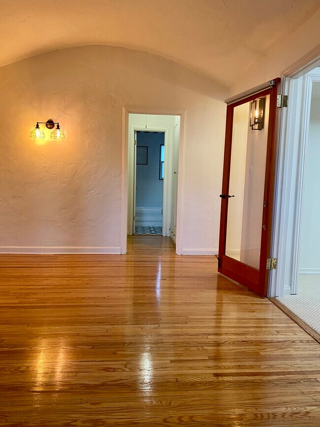 Building Photo - 8266 Waring Ave