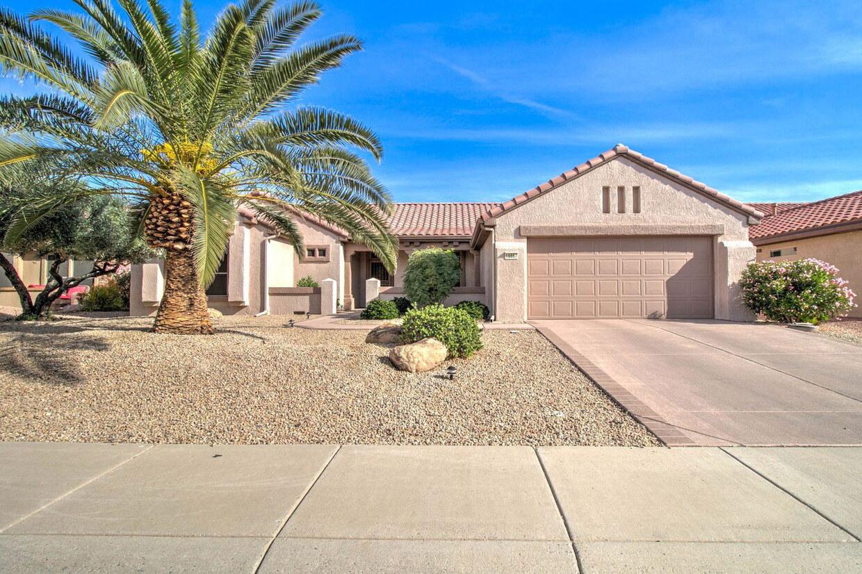 Foto principal - 15567 W Coral Pointe Dr
