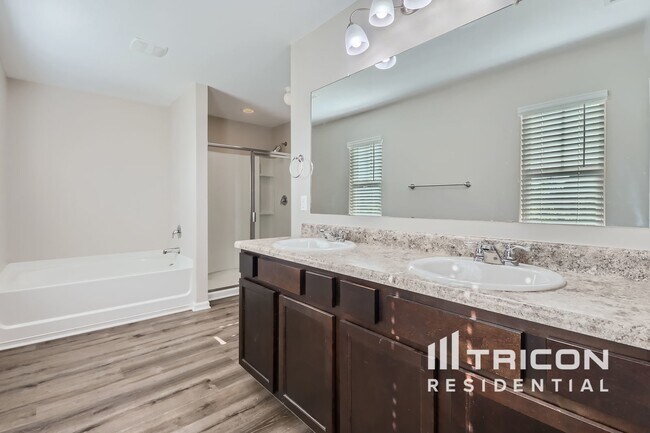 Building Photo - 411 Lake Ridge Ln