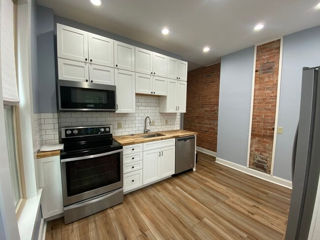 Building Photo - Harrison West 2 Bedroom