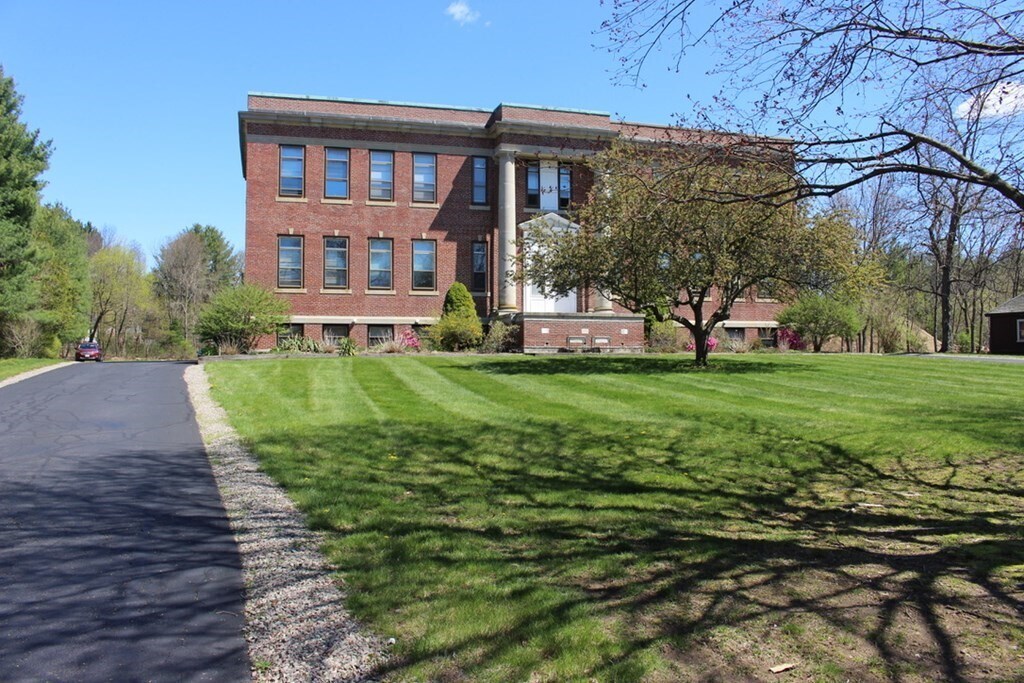 Primary Photo - 280 Village St