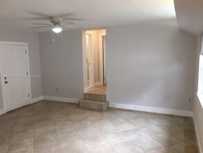 Building Photo - 125 Edgewater Dr