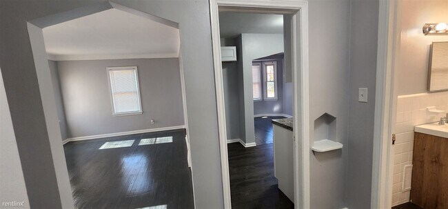 Building Photo - 4 br, 1 bath House - 1033 Shadowlawn St