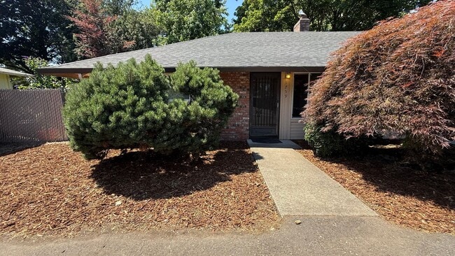 Building Photo - Great Duplex 2bd 2bath Big yard, Parking, ...