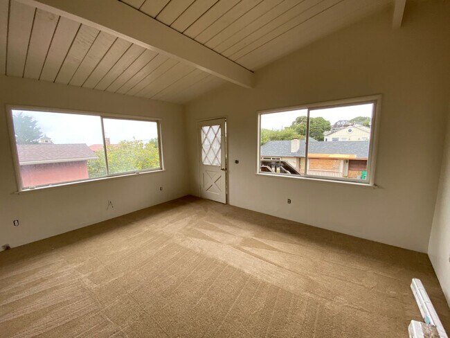 Building Photo - Pacific Grove Two Bedroom