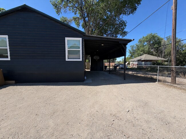 Building Photo - Cute Price Home