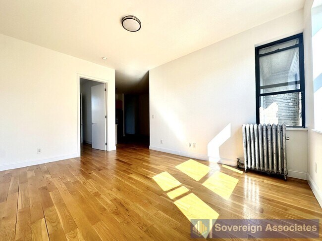 Building Photo - 609 W 137th St