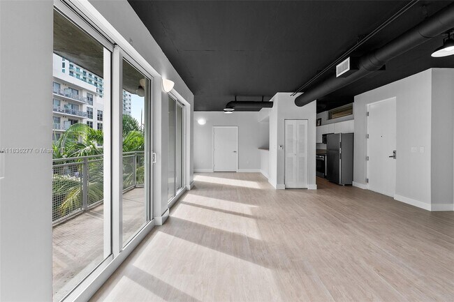 Foto del edificio - 455 NE 25th St