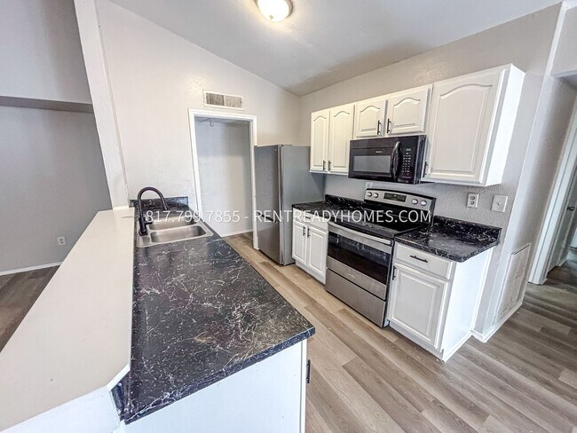 Foto del edificio - 9407 Gonzales Dr