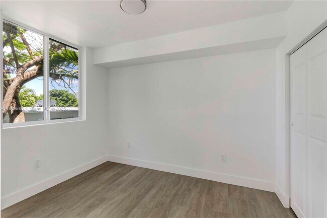 Foto del edificio - 1620 NW 18th St