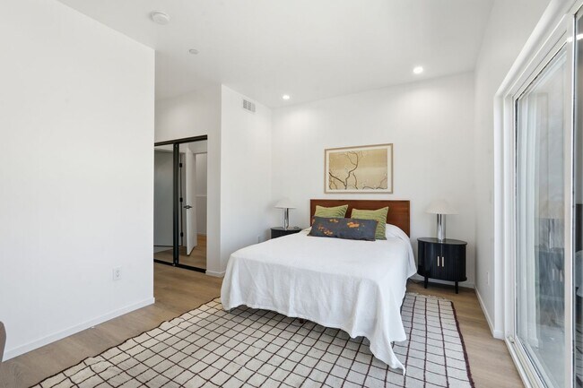 Foto del edificio - 1430 Cloverdale Ave
