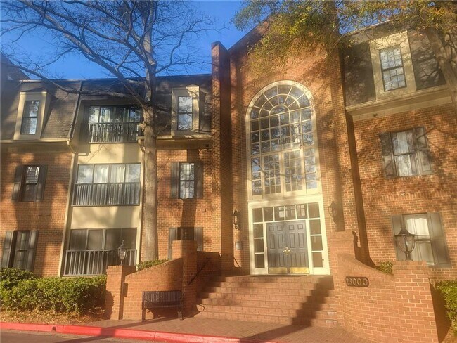 Foto del edificio - 23212 Plantation Dr NE