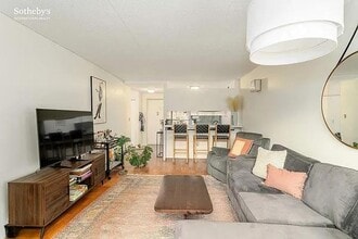 Building Photo - 300 Rector Pl