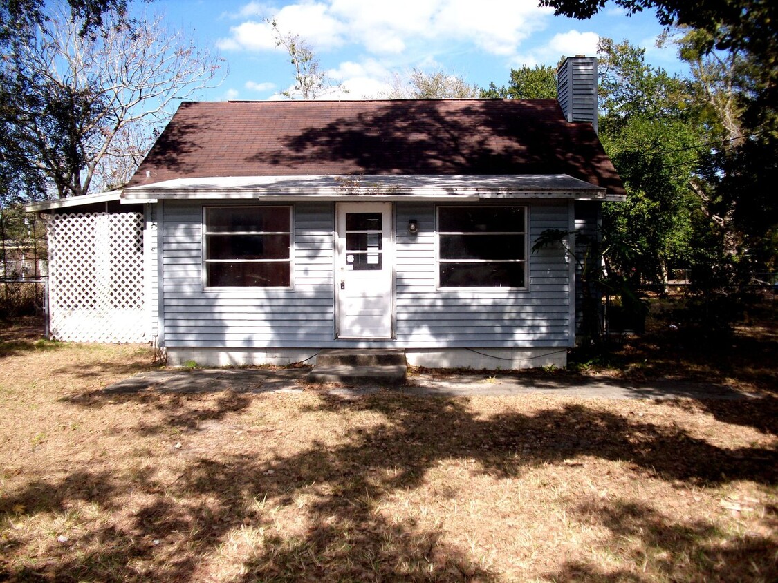 Primary Photo - Huge! Zephyrhills 2BR/1BA Home! No Applica...