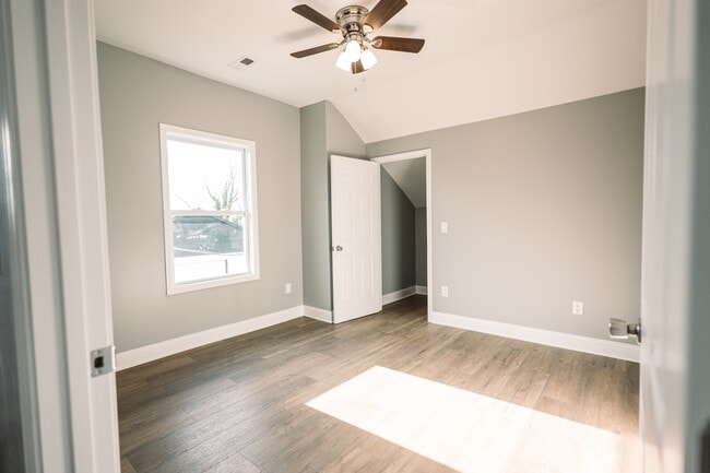 Building Photo - UNIT C